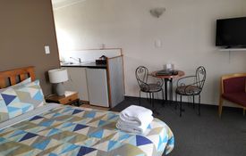 Unit 9 lounge kitchen